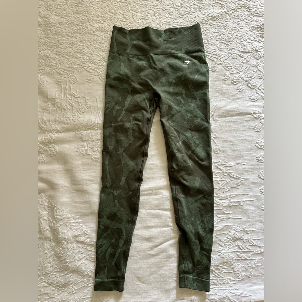 Gymshark Adaot Camo Seamless Leggings in Savannah Green, Size Small